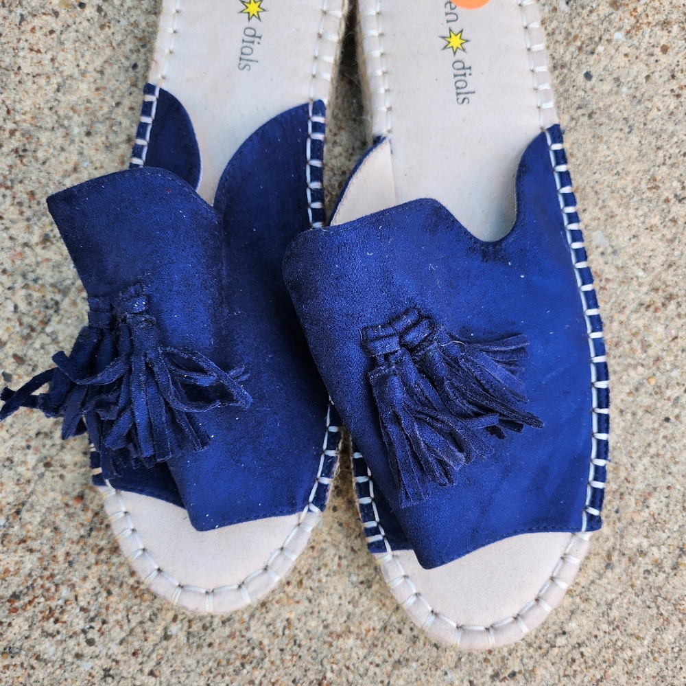 SLIP ON SLINGS BY SEVEN DIALS